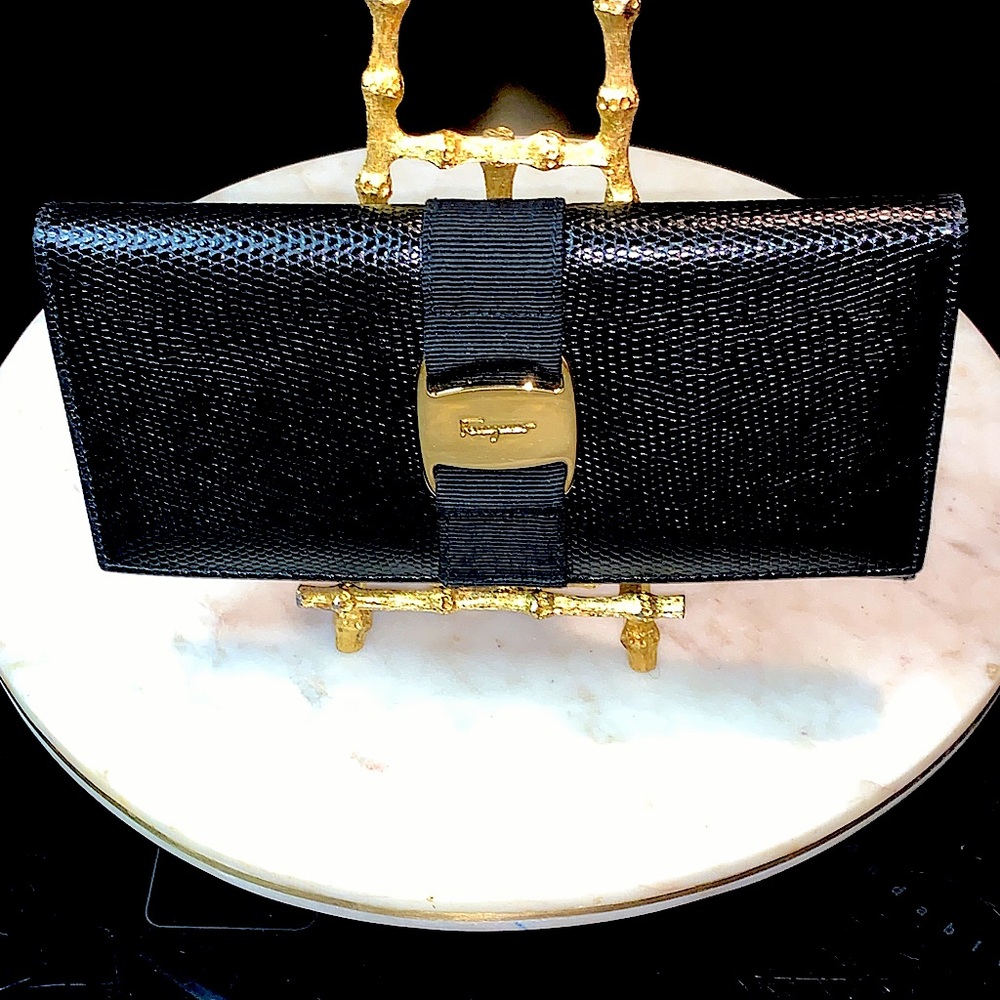 SALVATORE FERRAGAMO VARA RIB BI-FOLD LONG WALLET BLACK LEATHER EMBOSSED GANCINI